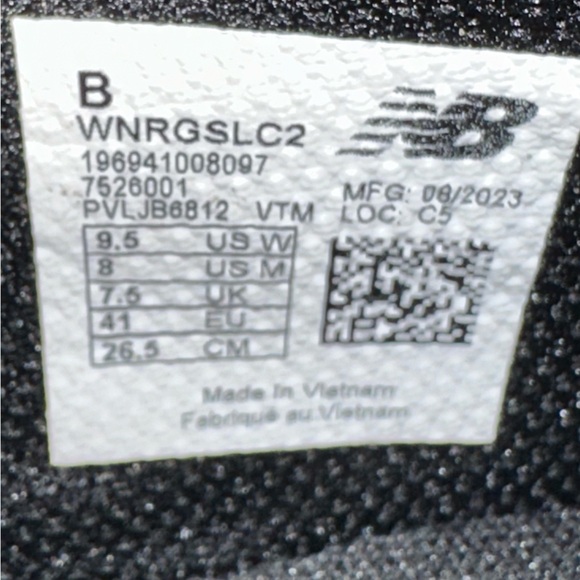 New Balance women’s 9.5 US EU41 memory sole worn once. Run narrow - Picture 2 of 4